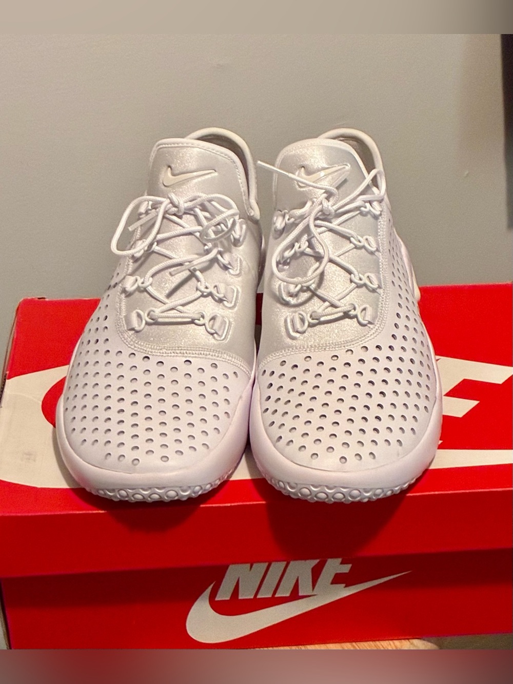 Nike FL-RUE in the "Triple White" colorway (style code 880994-100)